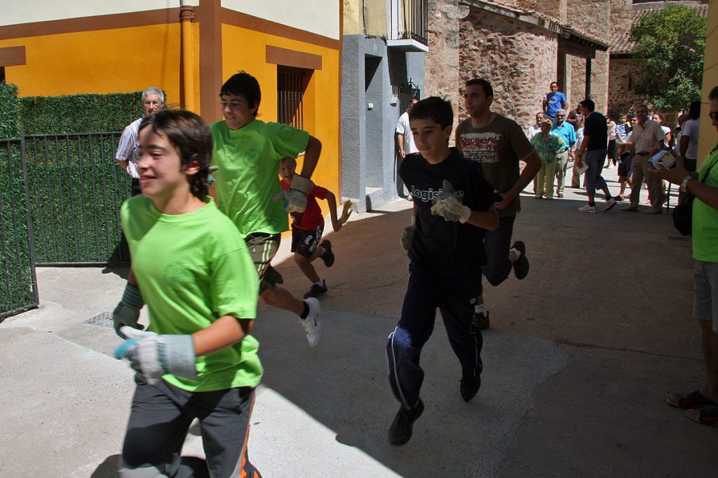 Fiestas en Tobía. Subida al Roble de las Once