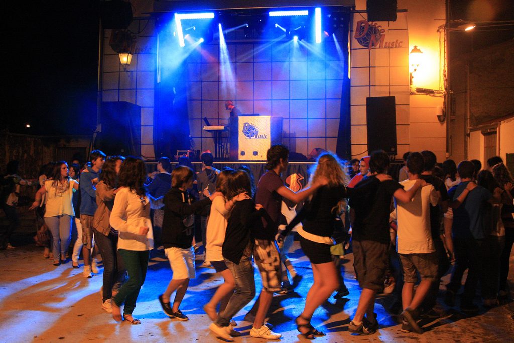 Fiestas en Tobía. Verbena en la plaza de Tobía
