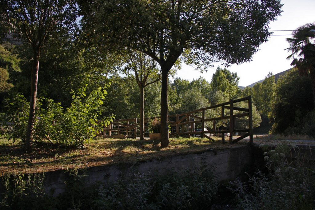 Acceso al frontón de Tobía