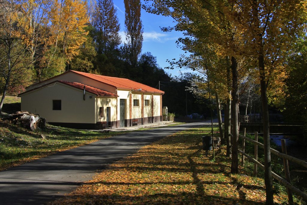 Cofradía San Julián y pabellón municipal (cocheras)