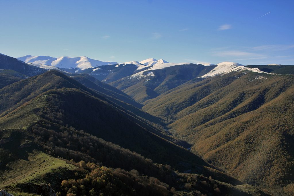 Vista del valle del río Tobía desde Peña Tobía