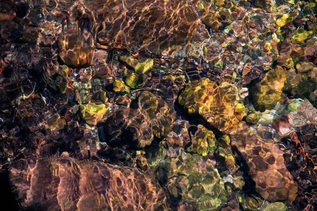 Aguas cristalinas en el río Tobía