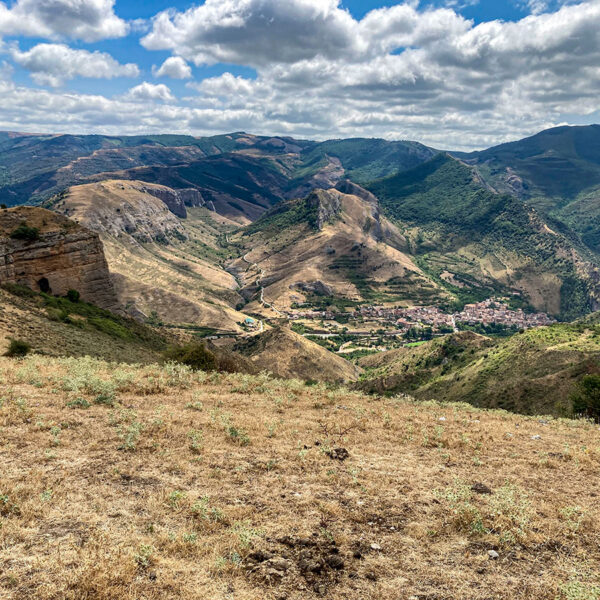 Vistas sobre Anguiano en Peña Reló